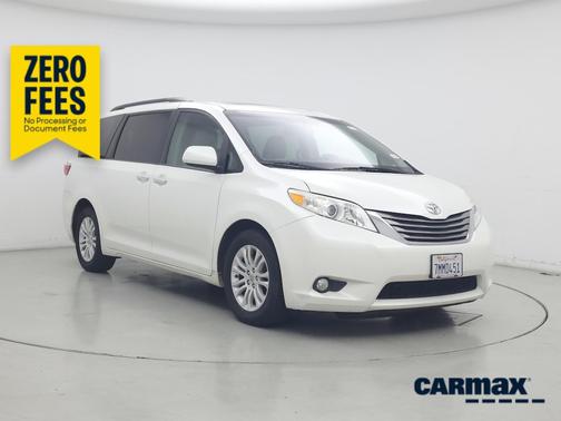 White 2015 Toyota Sienna XLE Premium