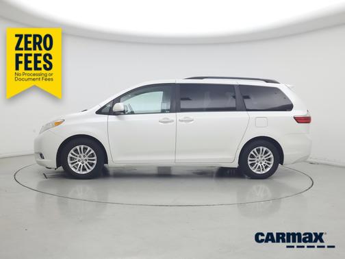 White 2015 Toyota Sienna XLE Premium