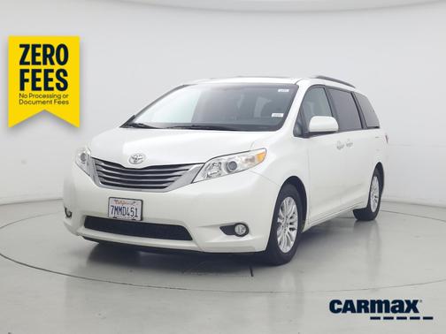 White 2015 Toyota Sienna XLE Premium