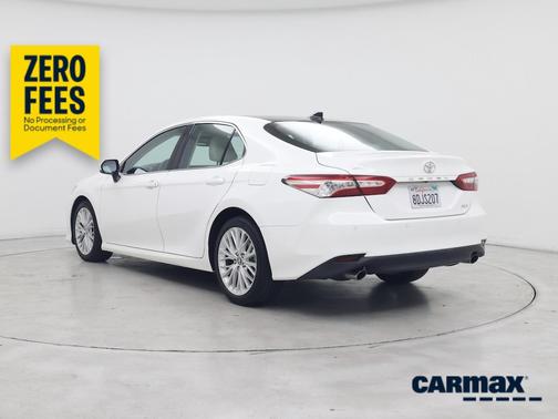 White 2018 Toyota Camry XLE