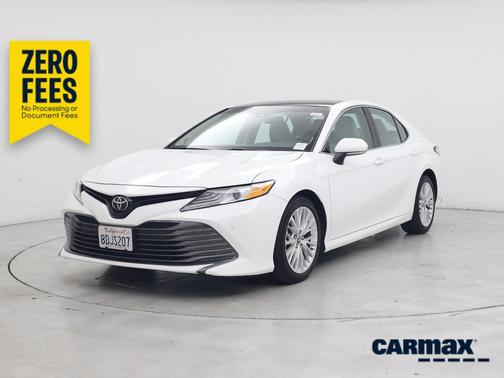 White 2018 Toyota Camry XLE