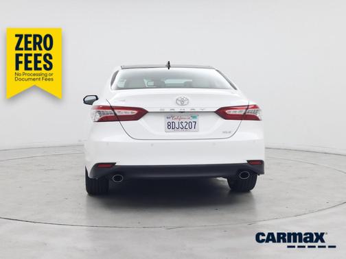 White 2018 Toyota Camry XLE