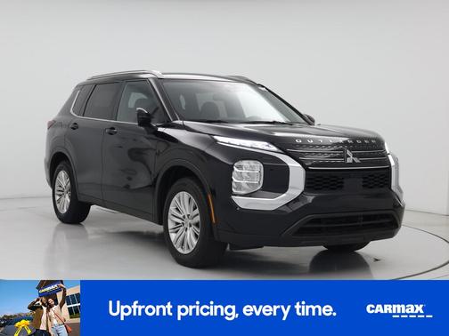 Black 2024 Mitsubishi Outlander ES