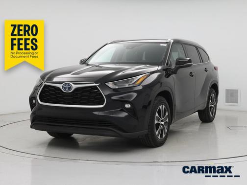 Black 2022 Toyota Highlander Hybrid XLE