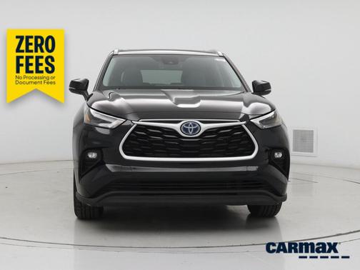 Black 2022 Toyota Highlander Hybrid XLE