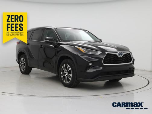 Black 2022 Toyota Highlander Hybrid XLE