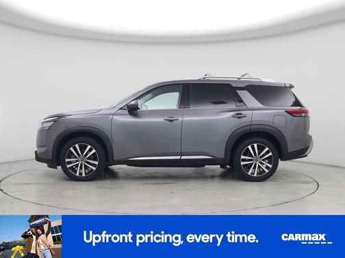 Gray 2023 Nissan Pathfinder Platinum