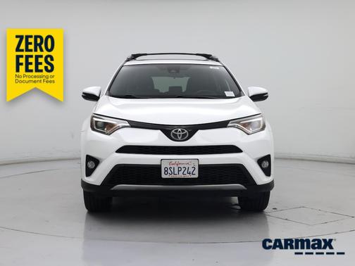 White 2017 Toyota RAV4 SE
