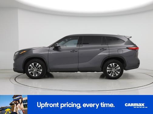 Gray 2022 Toyota Highlander Hybrid XLE