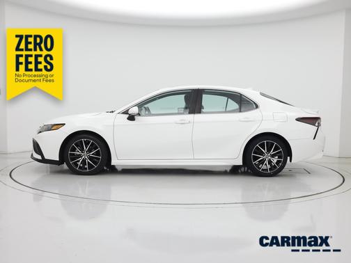 White 2023 Toyota Camry SE