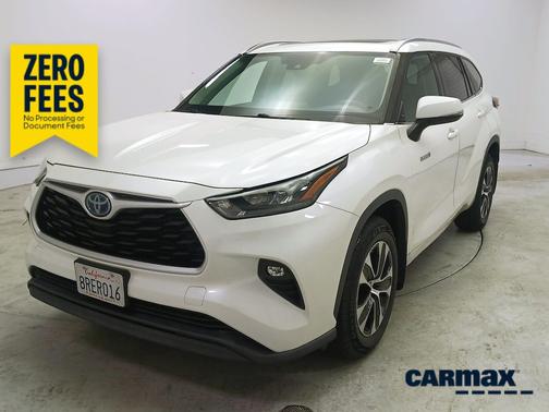 White 2020 Toyota Highlander Hybrid XLE