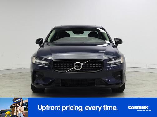 2022 Volvo S60 B5 Momentum