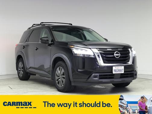 2022 Nissan Pathfinder SV