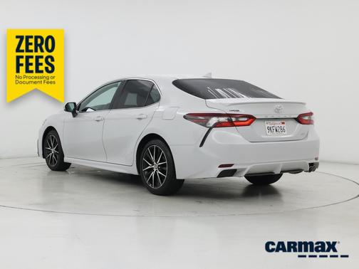 White 2024 Toyota Camry SE
