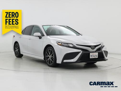 White 2024 Toyota Camry SE