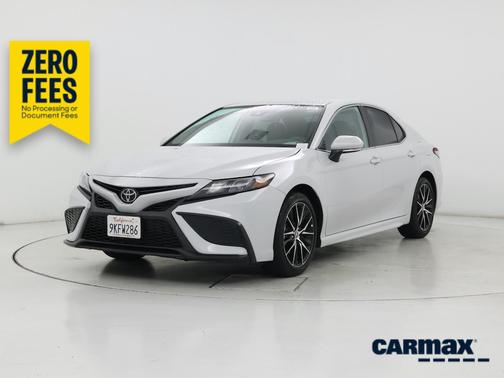 White 2024 Toyota Camry SE