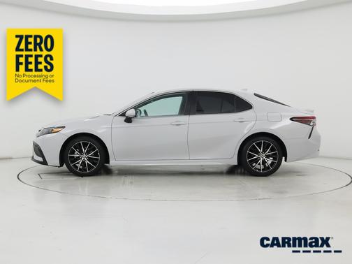 White 2024 Toyota Camry SE