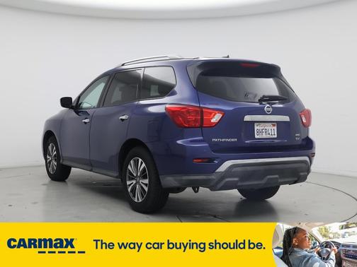 2017 Nissan Pathfinder SV