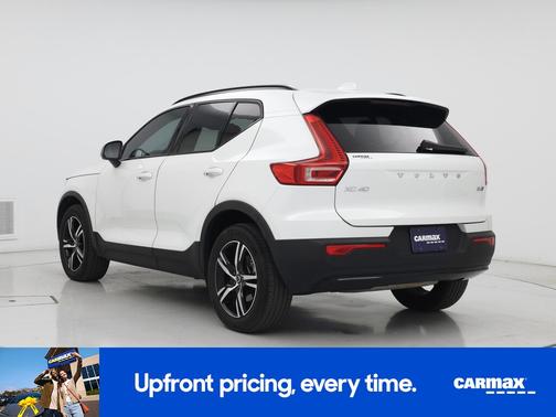 White 2024 Volvo XC40 B5 Core Bright Theme