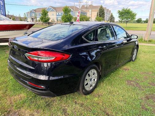 Black 2019 Ford Fusion SE