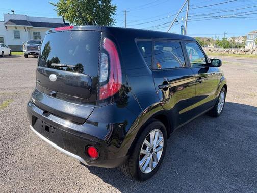 Black 2017 Kia Soul +