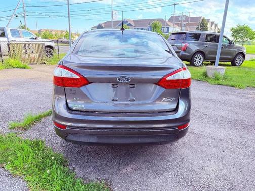 Pewter 2017 Ford Fiesta SE 4dr Sedan