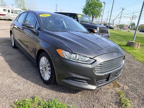 Gray 2015 Ford Fusion Hybrid SE