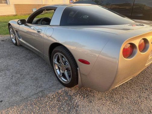 2001 Chevrolet Corvette Base