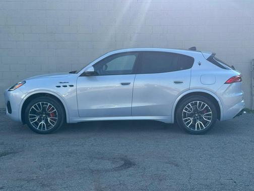 SILVER 2023 Maserati Grecale Modena
