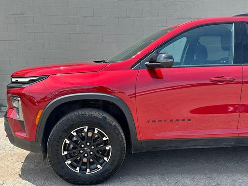 Radiant Red Tintcoat 2024 Chevrolet Traverse L