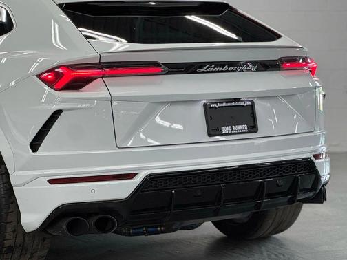 2021 Lamborghini Urus Graphite Capsule