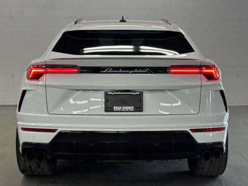 2021 Lamborghini Urus Graphite Capsule