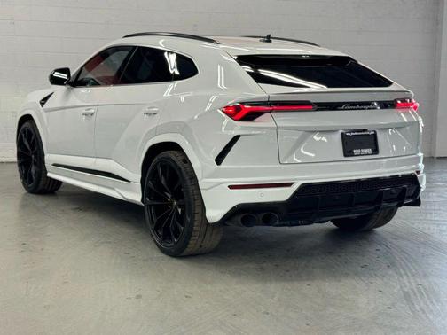 2021 Lamborghini Urus Graphite Capsule