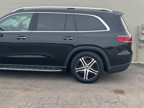 BLACK 2023 Mercedes-Benz GLS 450 4MATIC