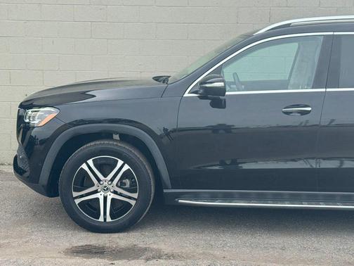 BLACK 2023 Mercedes-Benz GLS 450 4MATIC
