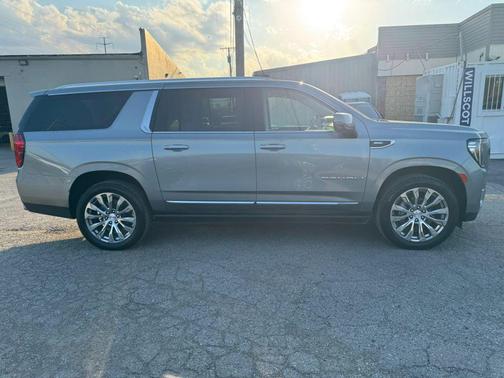 Sterling Metallic 2023 GMC Yukon XL Denali