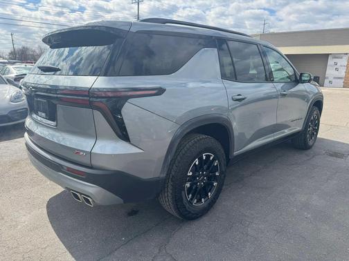 Sterling Gray Metallic 2025 Chevrolet Traverse L