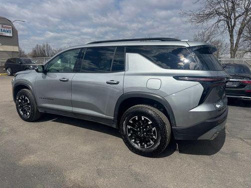 Sterling Gray Metallic 2025 Chevrolet Traverse L
