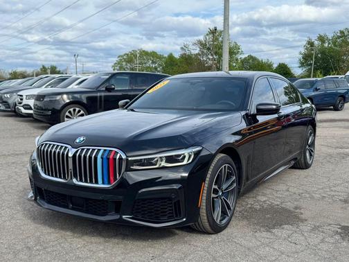 Black Sapphire Metallic 2021 BMW 740 xDrive