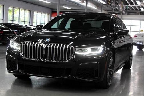 Black Sapphire Metallic 2021 BMW 740 xDrive