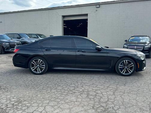 Black Sapphire Metallic 2021 BMW 740 xDrive