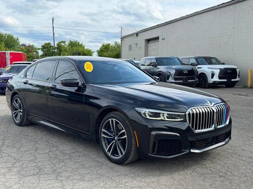 Black Sapphire Metallic 2021 BMW 740 xDrive