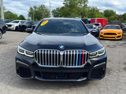 Black Sapphire Metallic 2021 BMW 740 xDrive