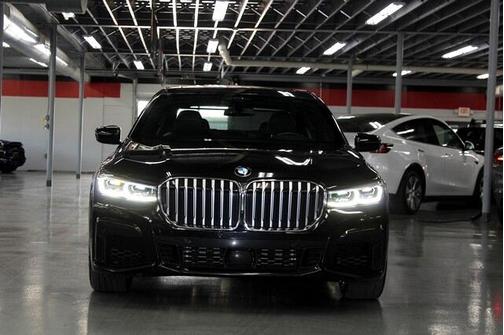 Black Sapphire Metallic 2021 BMW 740 xDrive