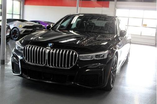 Black Sapphire Metallic 2021 BMW 740 xDrive