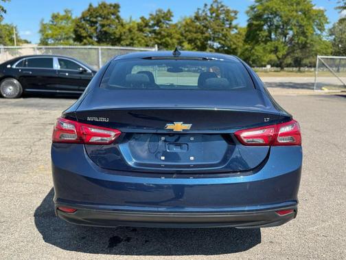 2021 Chevrolet Malibu FWD LT