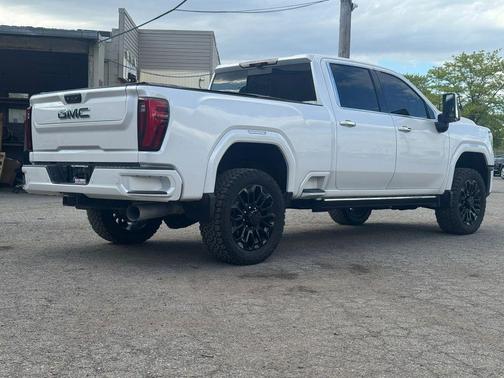 White Frost Tricoat 2025 GMC Sierra 2500 Denali Ultimate