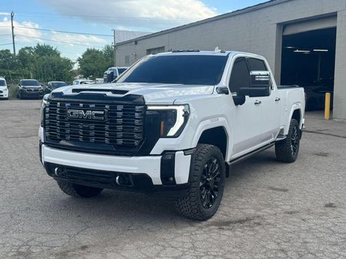 White Frost Tricoat 2025 GMC Sierra 2500 Denali Ultimate
