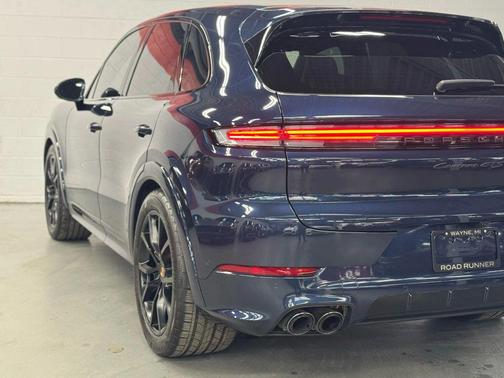 2025 Porsche Cayenne GTS