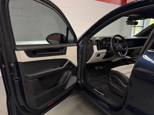2025 Porsche Cayenne GTS
